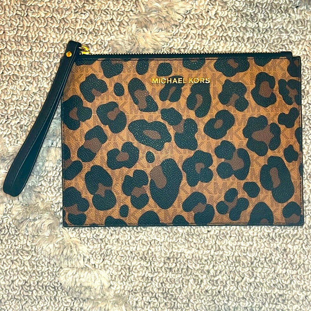 Michael Kors Leopard print leather Wristlet purse/clutch